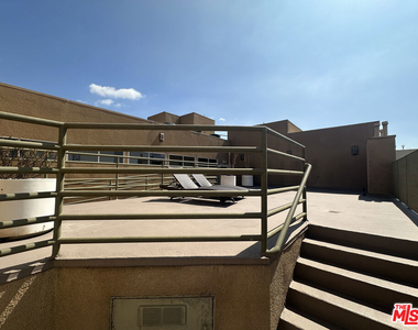 8614 Burton Way - Photo Thumbnail 12