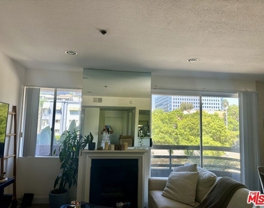 8614 Burton Way - Photo Thumbnail 27