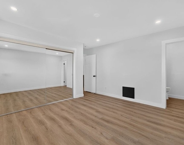 12287 Osborne Street - Photo Thumbnail 19