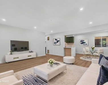 12287 Osborne Street - Photo Thumbnail 2