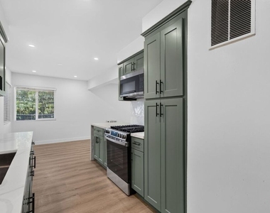 12287 Osborne Street - Photo Thumbnail 9