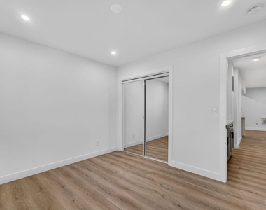 12287 Osborne Street - Photo Thumbnail 18