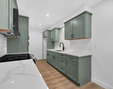 12287 Osborne Street - Photo Thumbnail 7