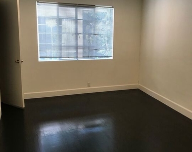 1843 S Beverly Glen Boulevard - Photo Thumbnail 14
