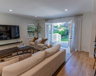 4749 Norwich Avenue - Photo Thumbnail 8