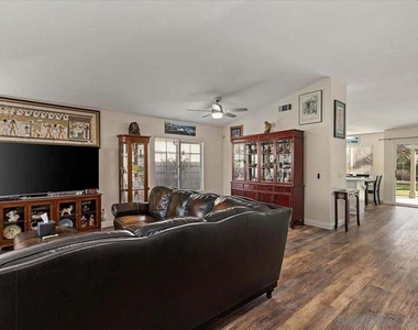 1639 Shire Ave - Photo Thumbnail 5