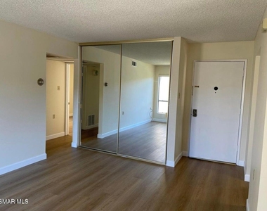 286 Oakleaf Drive - Photo Thumbnail 5