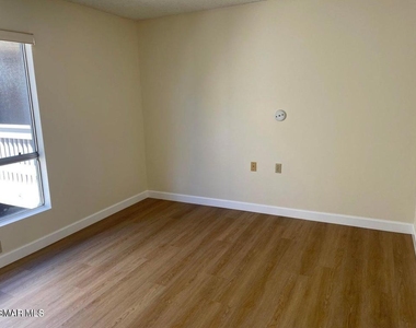 286 Oakleaf Drive - Photo Thumbnail 16
