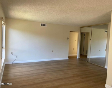 286 Oakleaf Drive - Photo Thumbnail 4
