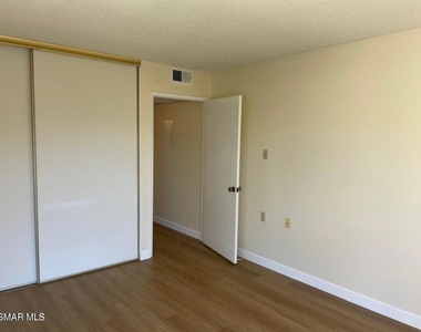 286 Oakleaf Drive - Photo Thumbnail 13