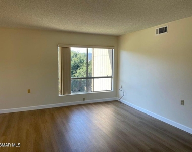 286 Oakleaf Drive - Photo Thumbnail 1
