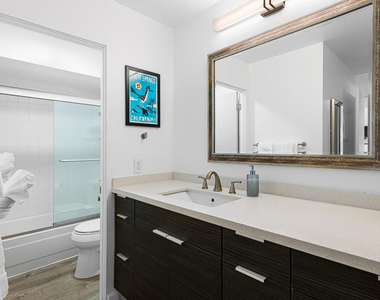 255 E Avenida Granada - Photo Thumbnail 20