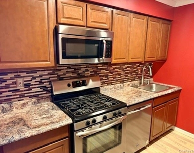 56 Pointe Cir S - Photo Thumbnail 2