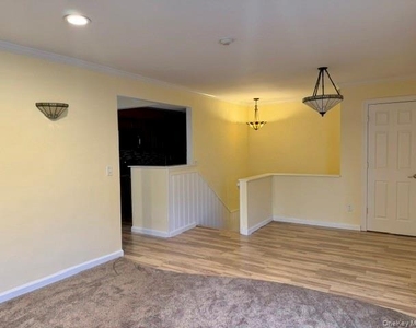 56 Pointe Cir S - Photo Thumbnail 3