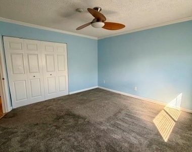 56 Pointe Cir S - Photo Thumbnail 9