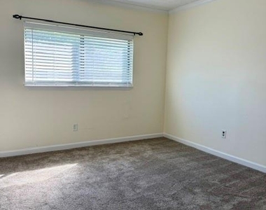 56 Pointe Cir S - Photo Thumbnail 7