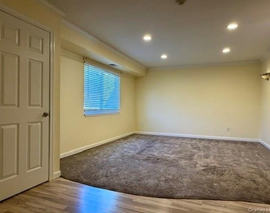 56 Pointe Cir S - Photo Thumbnail 6