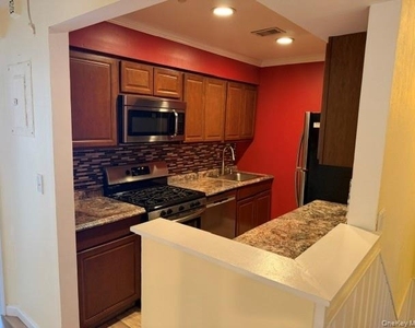 56 Pointe Cir S - Photo Thumbnail 1