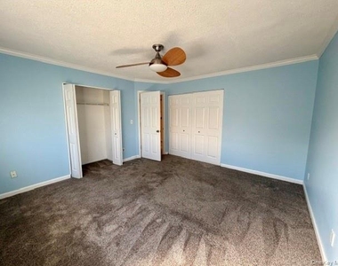 56 Pointe Cir S - Photo Thumbnail 11