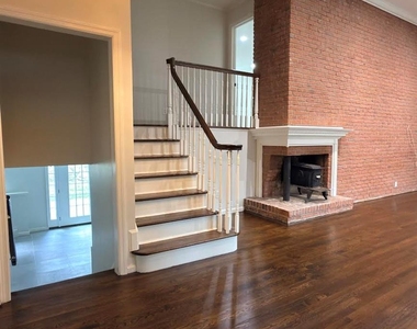 19 Bunkerhill Drive - Photo Thumbnail 2