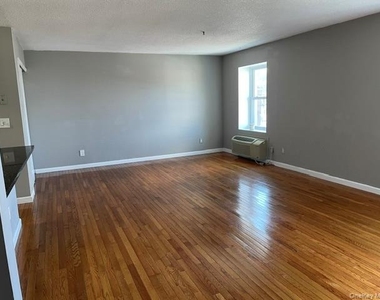 202 Main Street - Photo Thumbnail 7