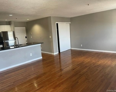 202 Main Street - Photo Thumbnail 3