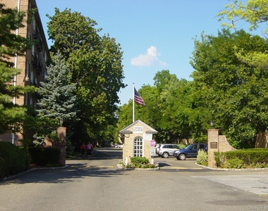 1 Consulate Drive - Photo Thumbnail 1
