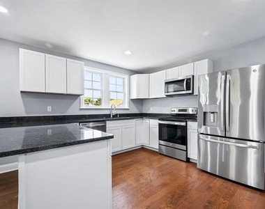 112 Hoyt Street - Photo Thumbnail 9