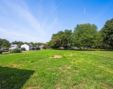 112 Hoyt Street - Photo Thumbnail 2