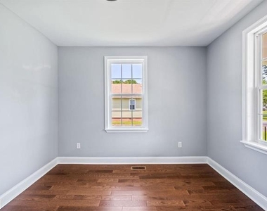 112 Hoyt Street - Photo Thumbnail 11