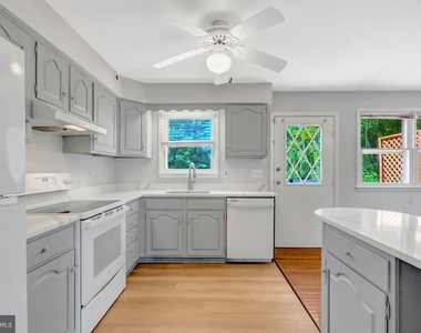 4570 Lawnvale Drive - Photo Thumbnail 8
