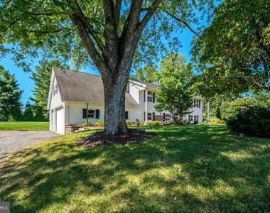 4570 Lawnvale Drive - Photo Thumbnail 3
