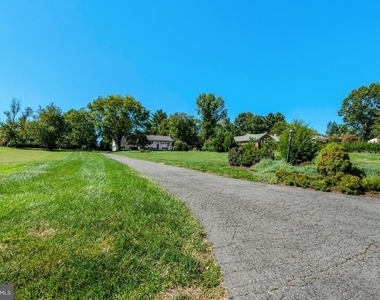 4570 Lawnvale Drive - Photo Thumbnail 2