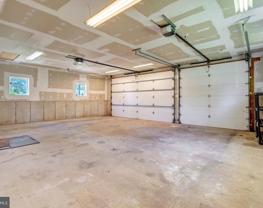 4570 Lawnvale Drive - Photo Thumbnail 25