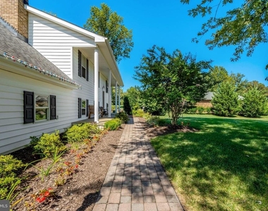 4570 Lawnvale Drive - Photo Thumbnail 4