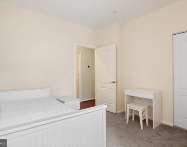 6613 Netties Lane - Photo Thumbnail 10