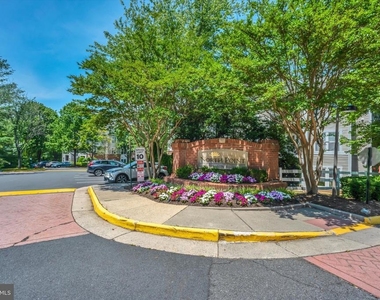 1516 N Point Drive - Photo Thumbnail 4