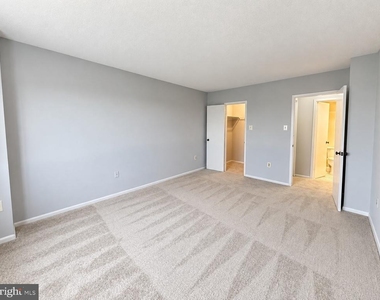2059 Huntington Avenue - Photo Thumbnail 12
