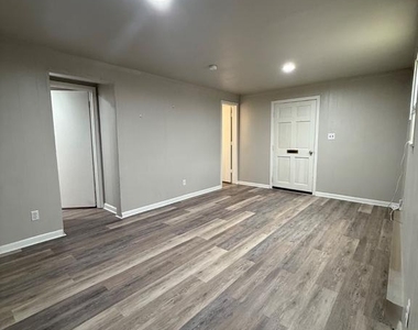 1425 Dandridge Street - Photo Thumbnail 12