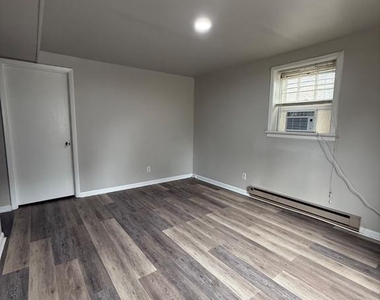 1425 Dandridge Street - Photo Thumbnail 2