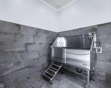 1004 Admiral Lane - Photo Thumbnail 33
