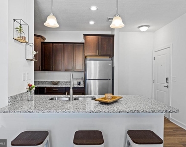 1022 Crew Street Unit - Photo Thumbnail 6