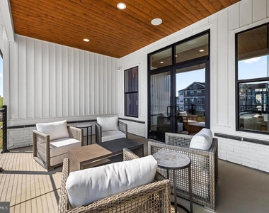 1001 Admiral Lane - Photo Thumbnail 31