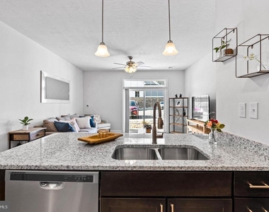 1001 Admiral Lane - Photo Thumbnail 4