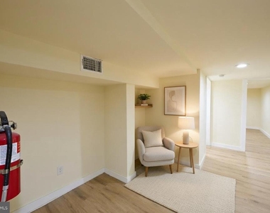 1558 N Randolph Street - Photo Thumbnail 13