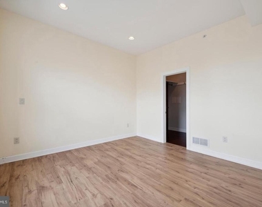 714 N Chadwick Street - Photo Thumbnail 13