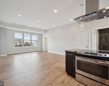 714 N Chadwick Street - Photo Thumbnail 4