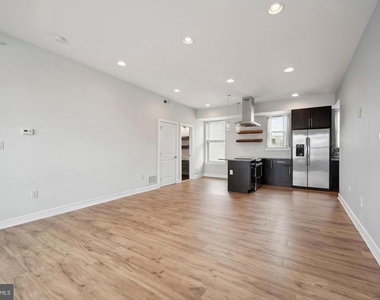 714 N Chadwick Street - Photo Thumbnail 2
