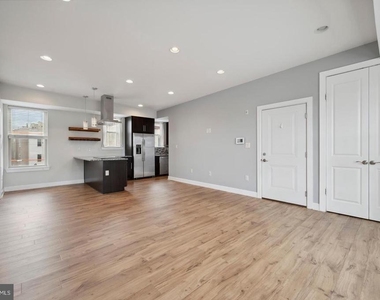 714 N Chadwick Street - Photo Thumbnail 6