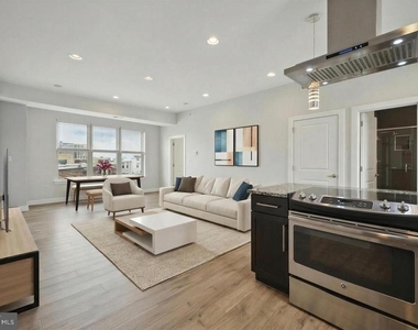714 N Chadwick Street - Photo Thumbnail 5